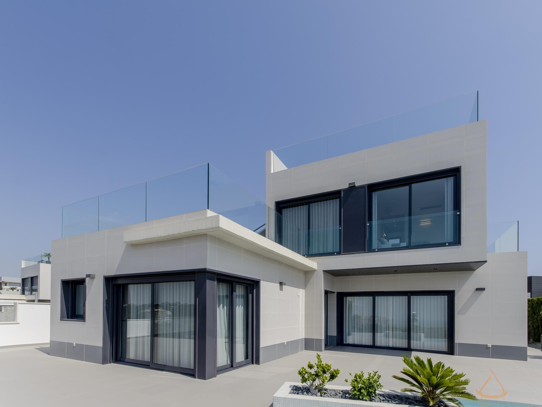 For sale of villa in Orihuela Costa