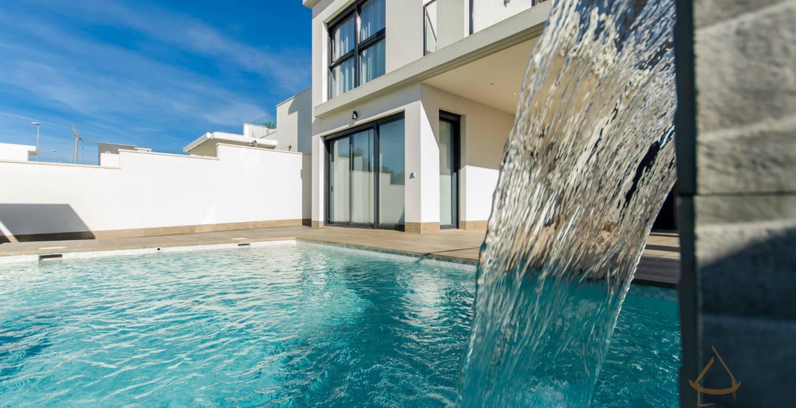 Zu verkaufen von villa in
 San Miguel de Salinas