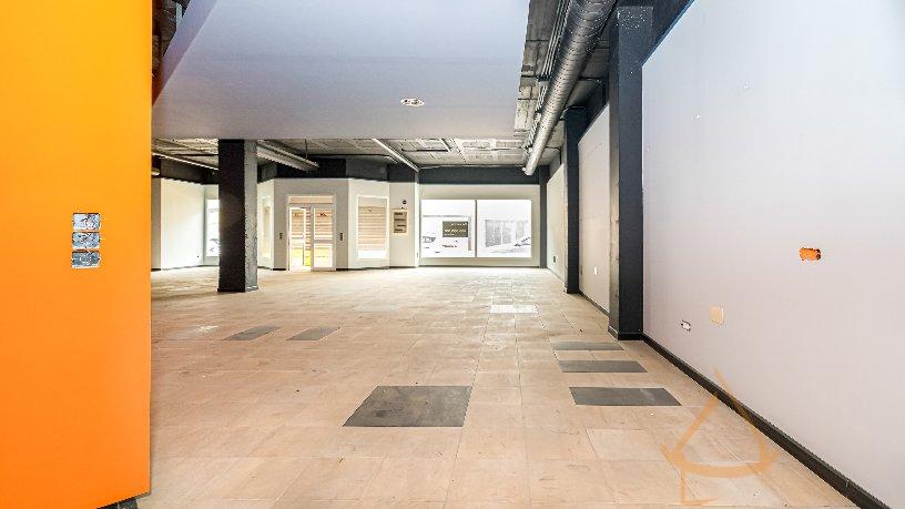 For sale of office in La Mata