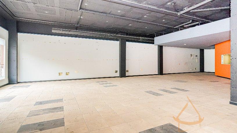 For sale of office in La Mata