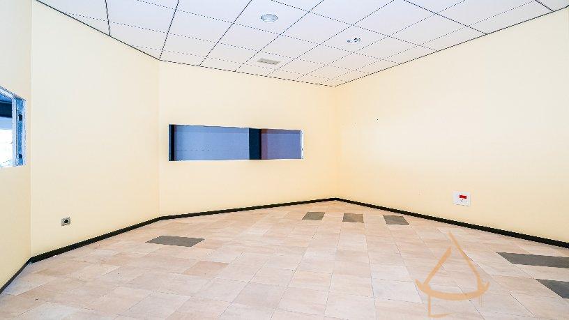 For sale of office in La Mata