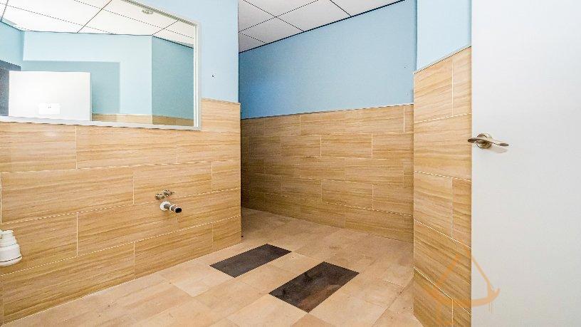 For sale of office in La Mata