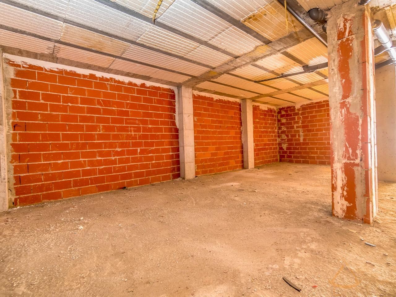 For sale of commercial in Dolores