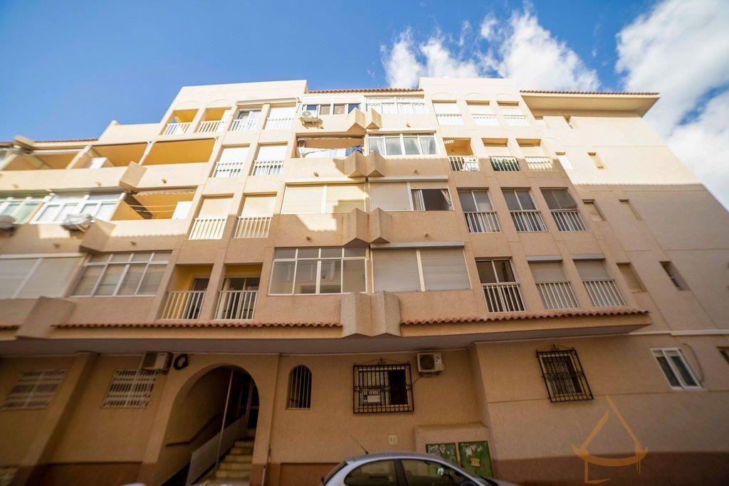 For sale of apartment in Guardamar del Segura