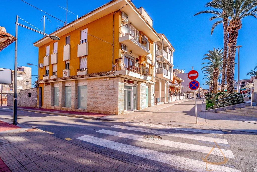 Venta de local comercial en Algorfa