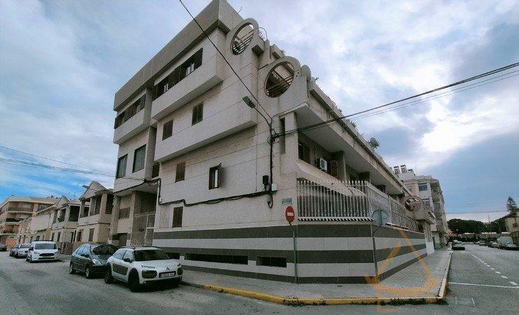 For sale of duplex in Almoradí
