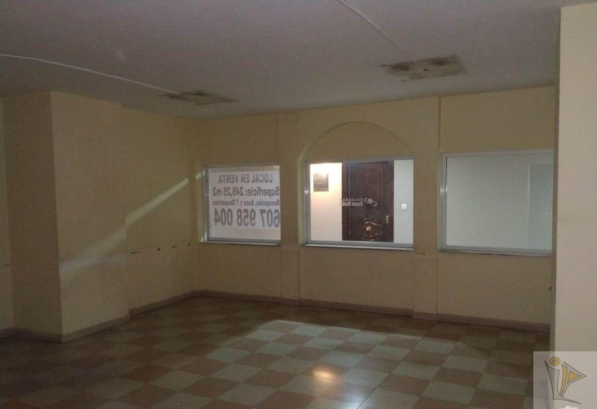 For sale of commercial in Granada