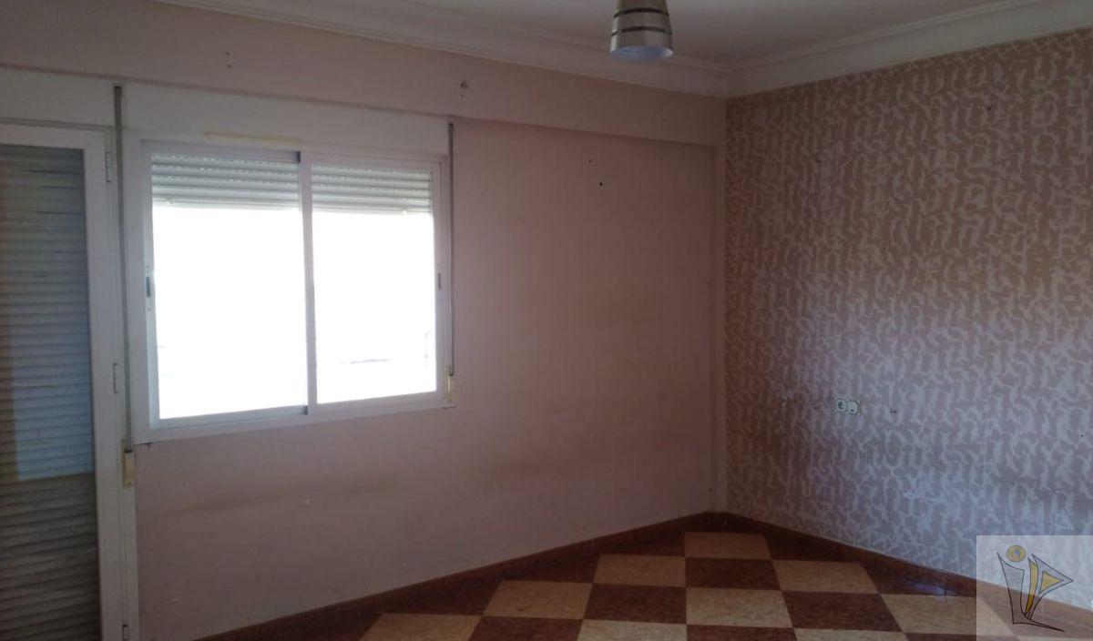 For sale of flat in Guadix