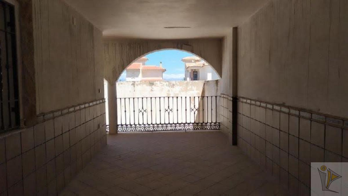 For sale of chalet in Baza