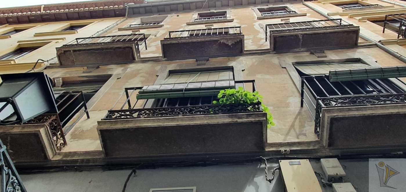 For sale of building in Granada