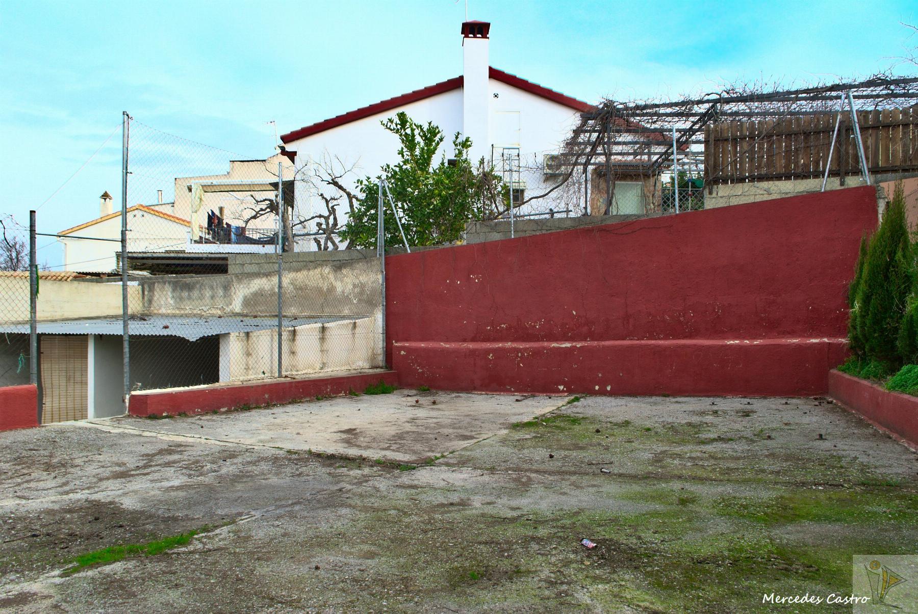 For sale of commercial in Cájar