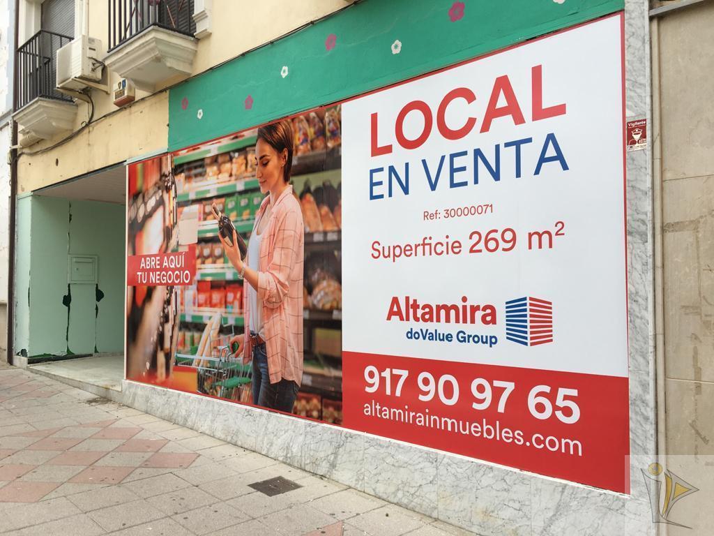 For sale of commercial in Pinos Puente