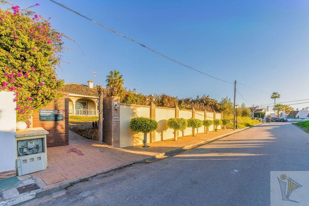 For sale of chalet in Estepona