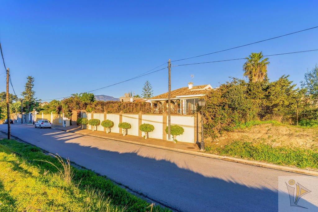 For sale of chalet in Estepona