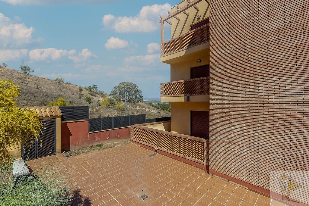For sale of building in Atarfe
