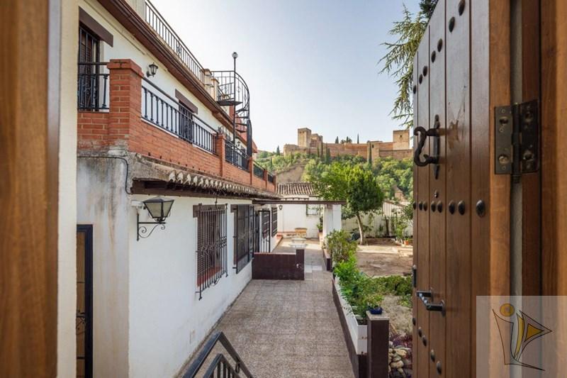 For sale of house in Granada