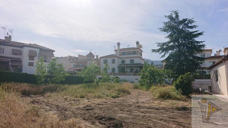 For sale of land in Cájar