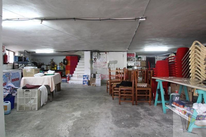 For sale of commercial in Quéntar