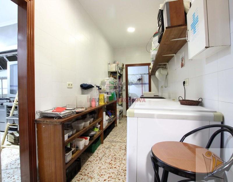 For sale of commercial in Quéntar