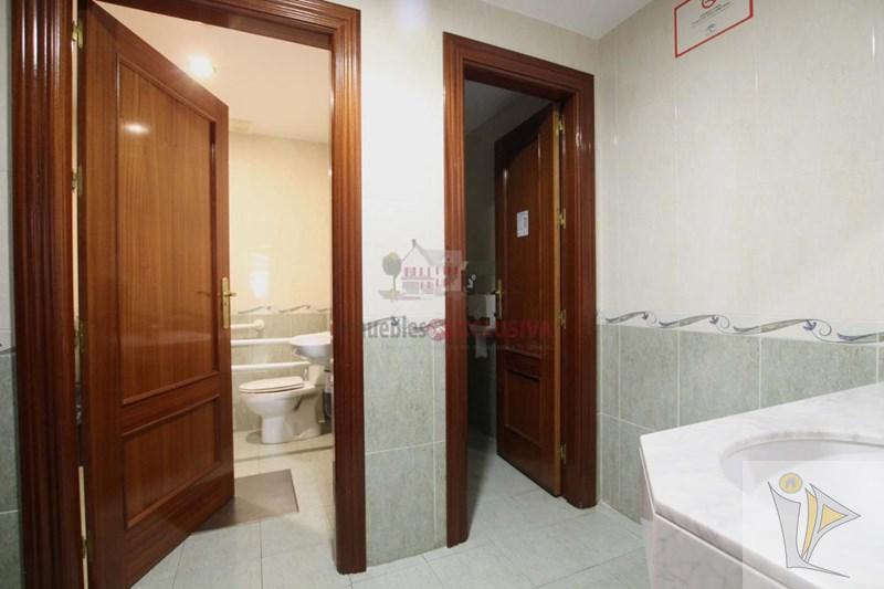 For sale of commercial in Quéntar