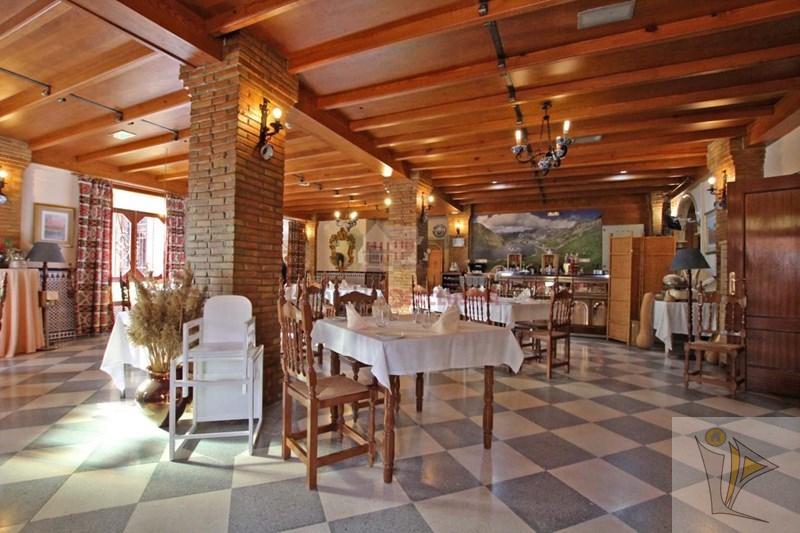 For sale of commercial in Quéntar