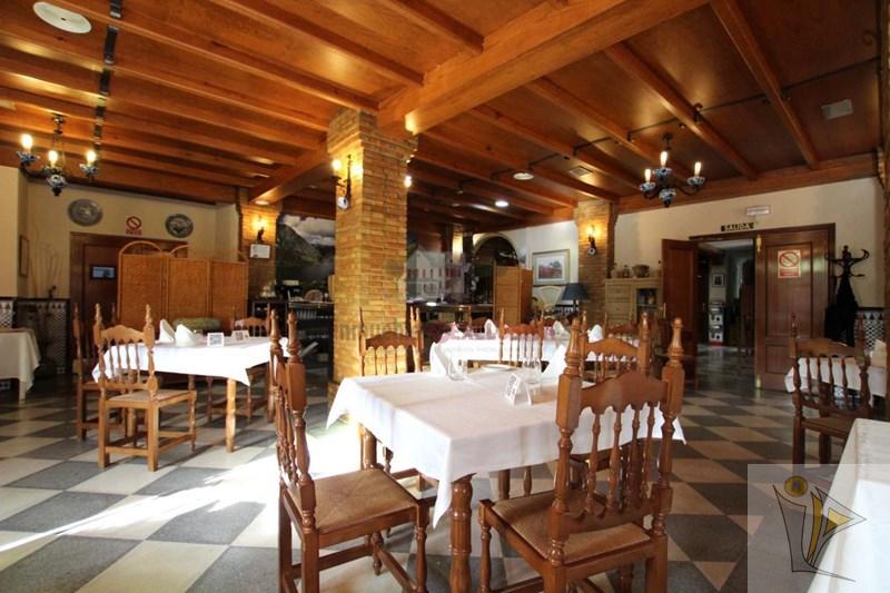 For sale of commercial in Quéntar