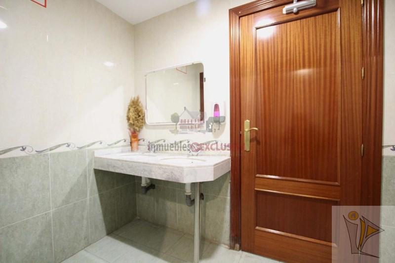 For sale of commercial in Quéntar