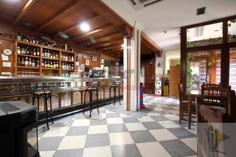 For sale of commercial in Quéntar