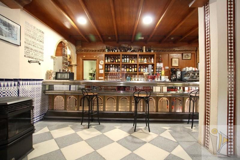 For sale of commercial in Quéntar