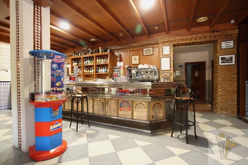 For sale of commercial in Quéntar