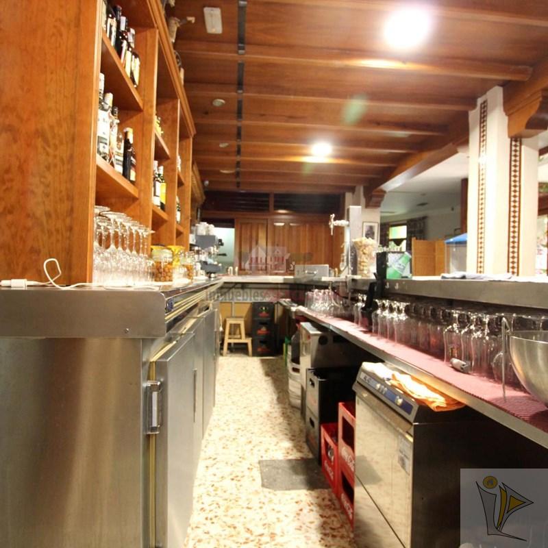 For sale of commercial in Quéntar