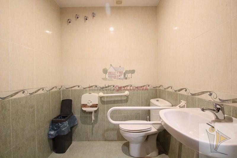 For sale of commercial in Quéntar