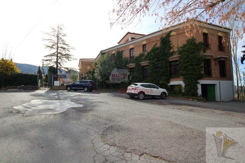 For sale of commercial in Quéntar