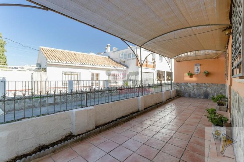 For sale of chalet in Huétor Vega