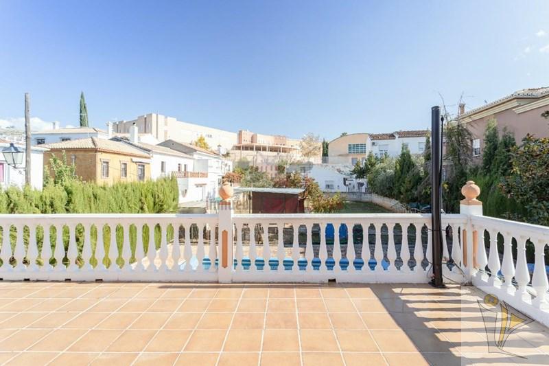 For sale of chalet in Huétor Vega