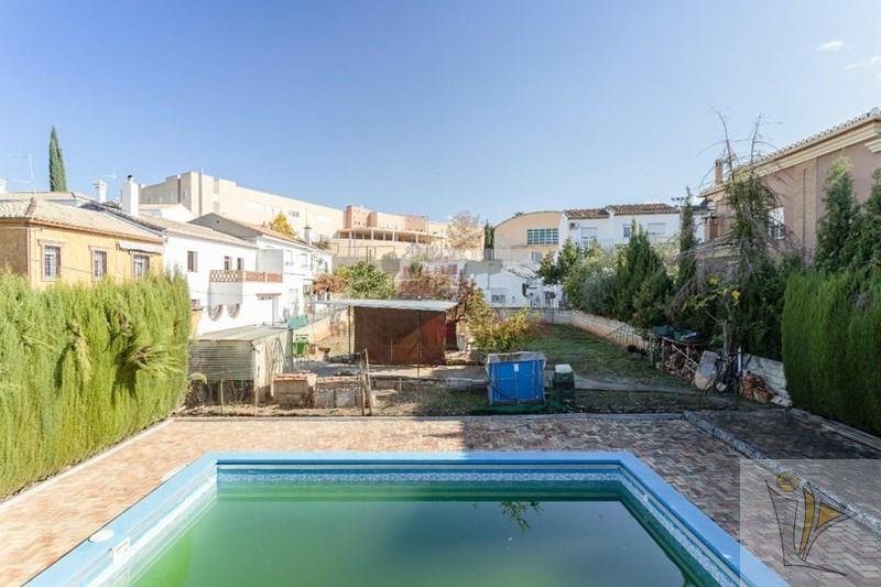 For sale of chalet in Huétor Vega