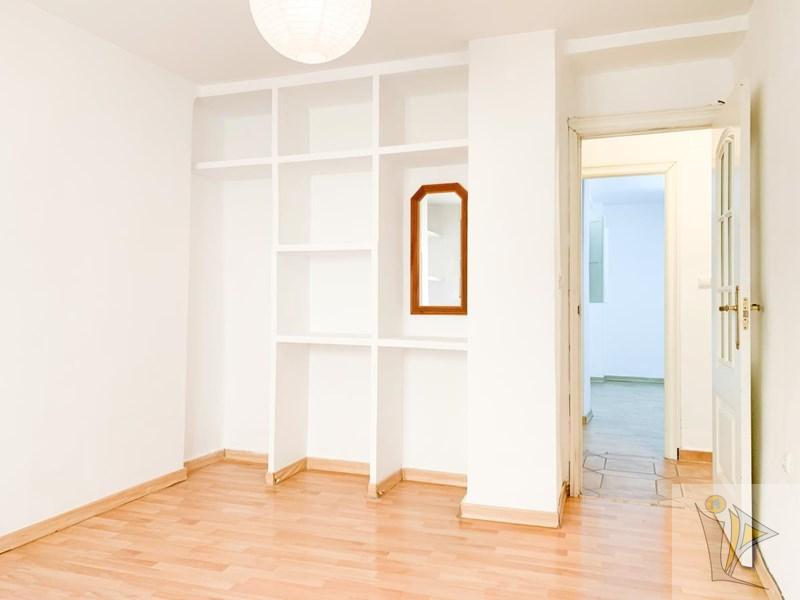 For sale of flat in Granada