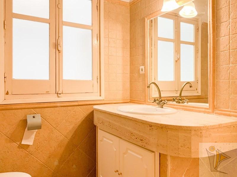 For sale of flat in Granada