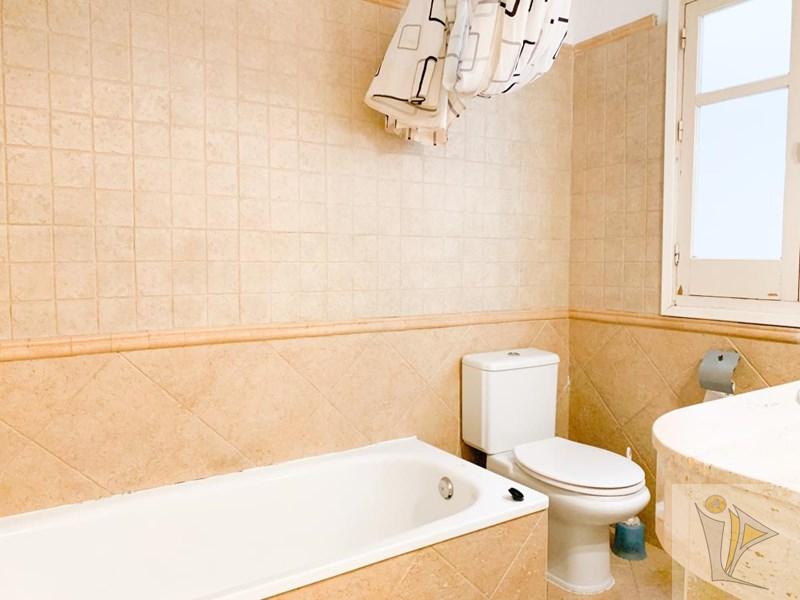 For sale of flat in Granada