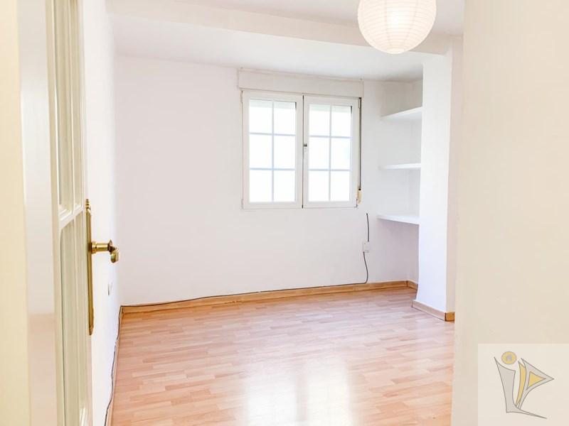 For sale of flat in Granada