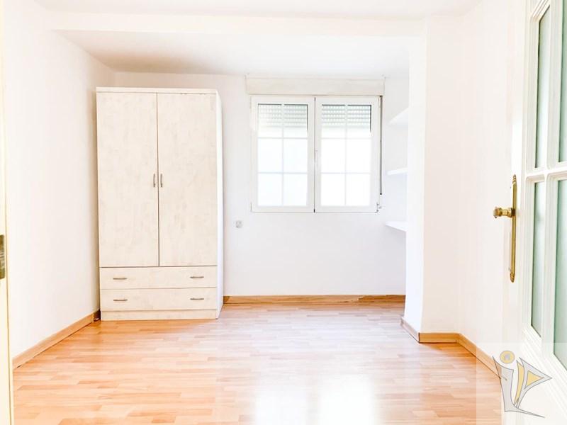 For sale of flat in Granada