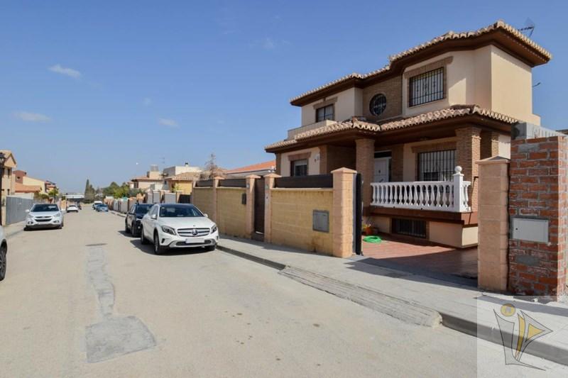 Venta de chalet en Alhendín