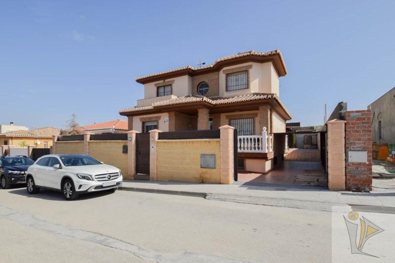For sale of chalet in Alhendín