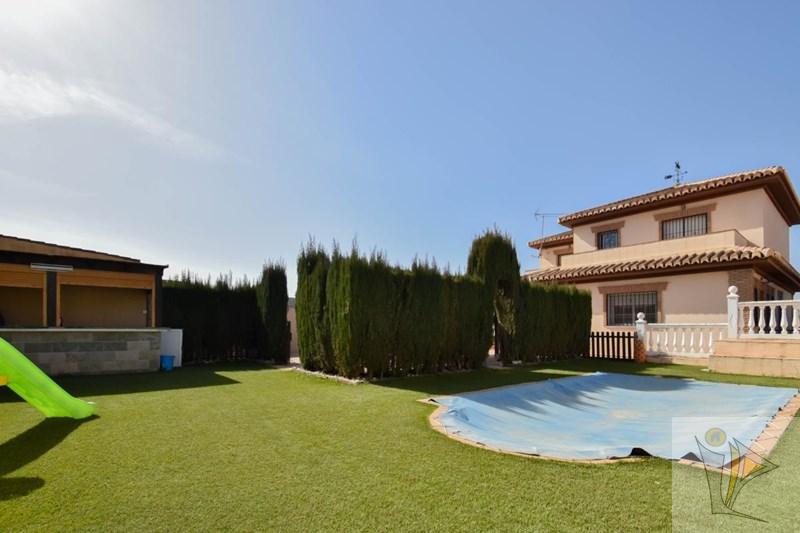 Venta de chalet en Alhendín