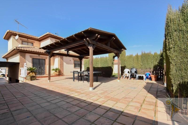 Venta de chalet en Alhendín