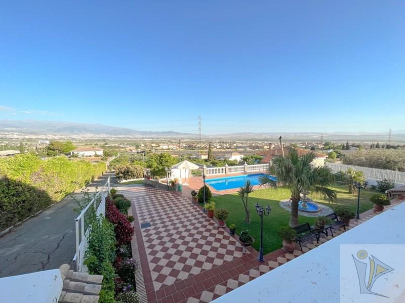 For sale of chalet in Atarfe