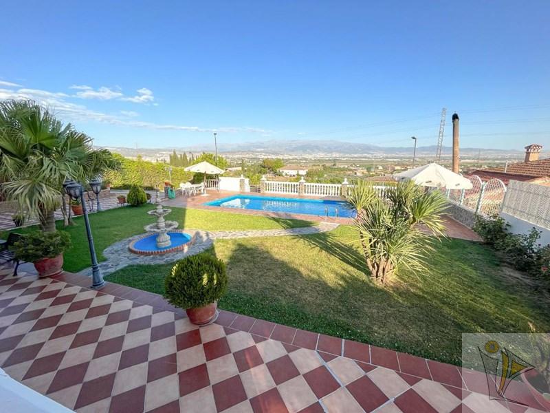 For sale of chalet in Atarfe
