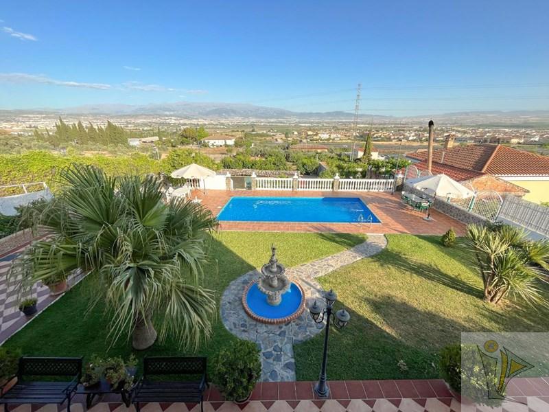 For sale of chalet in Atarfe