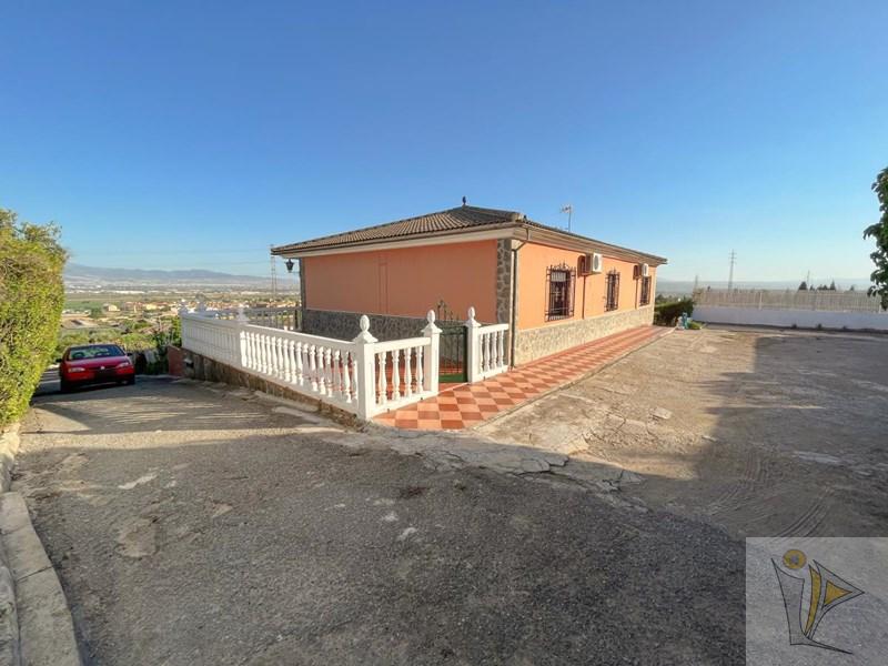 For sale of chalet in Atarfe