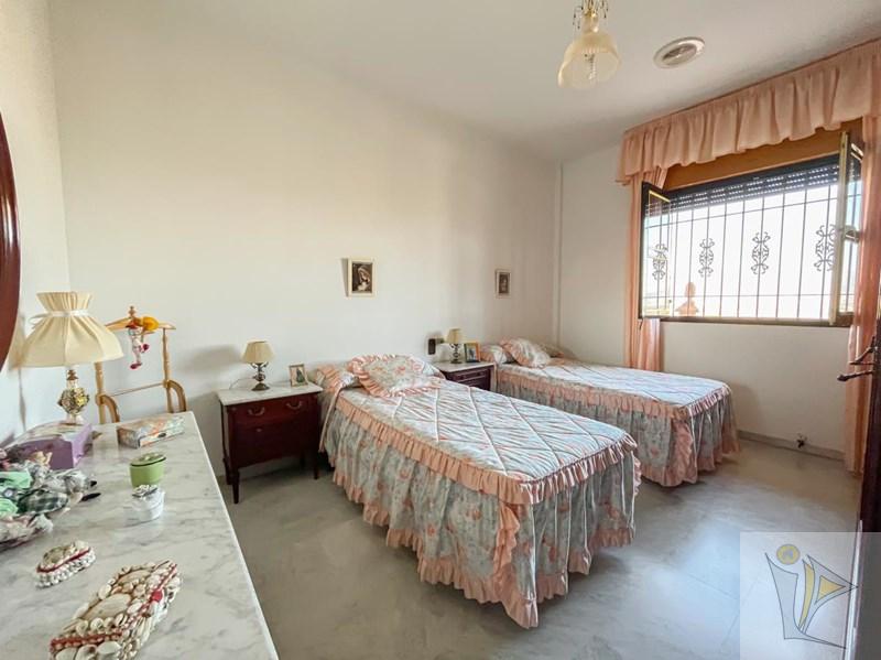 For sale of chalet in Atarfe